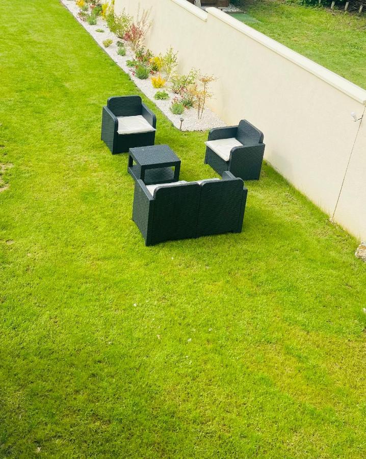 Grand T1 Moderne Jardin Pres De Cdg Apartman Le Thillay Kültér fotó